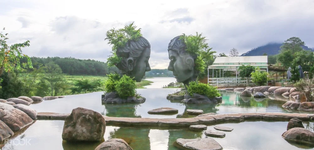 ho-xuan-huong-da-lat